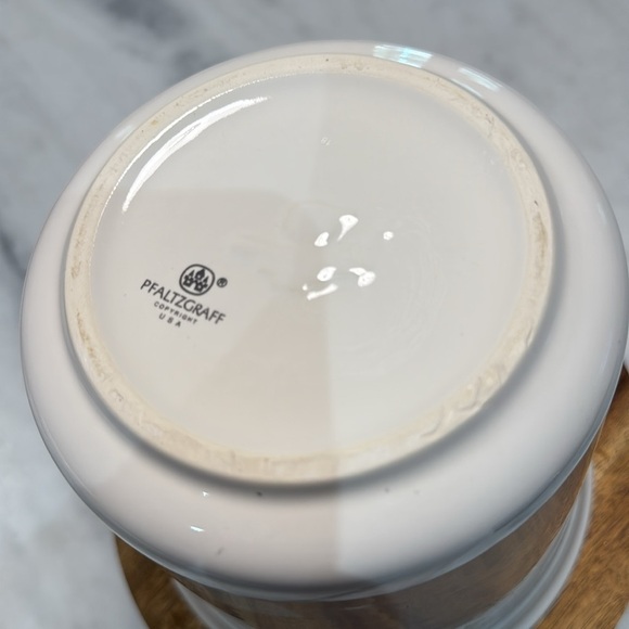 Pfaltzgraff Vintage Wyndham Stoneware Canister with lid. - Picture 8 of 8